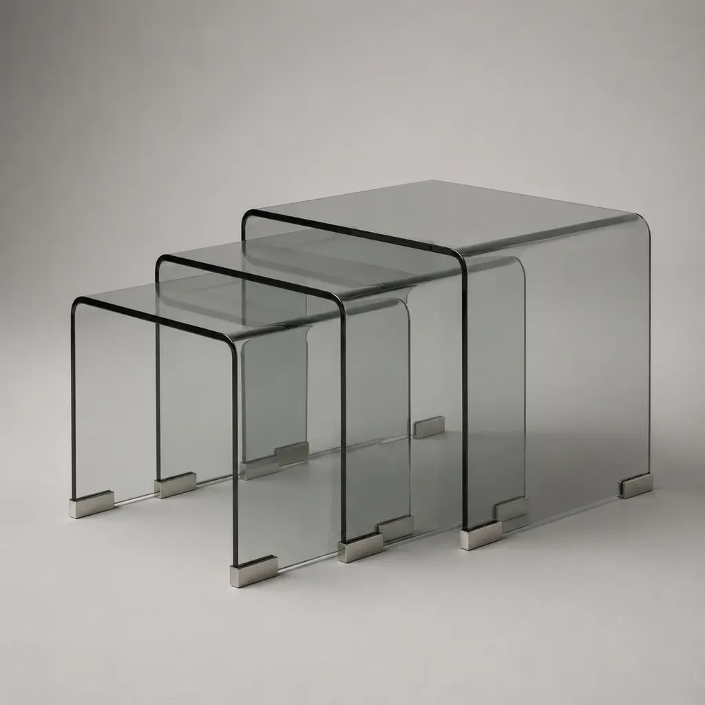 Lotto di 3 tavoli in vetro temperato grigio rettangolare affumicati e metallici, 50 × 40 × 50 cm, 42 × 35 × 42 cm e 34 × 30 × 34 cm